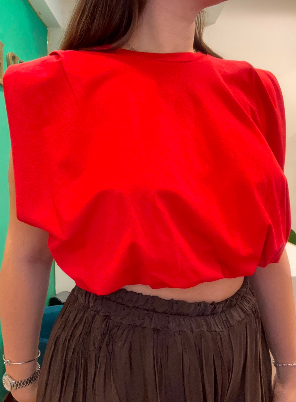TOP CROP ROSSO CON SPALLINE STRUTTURATE