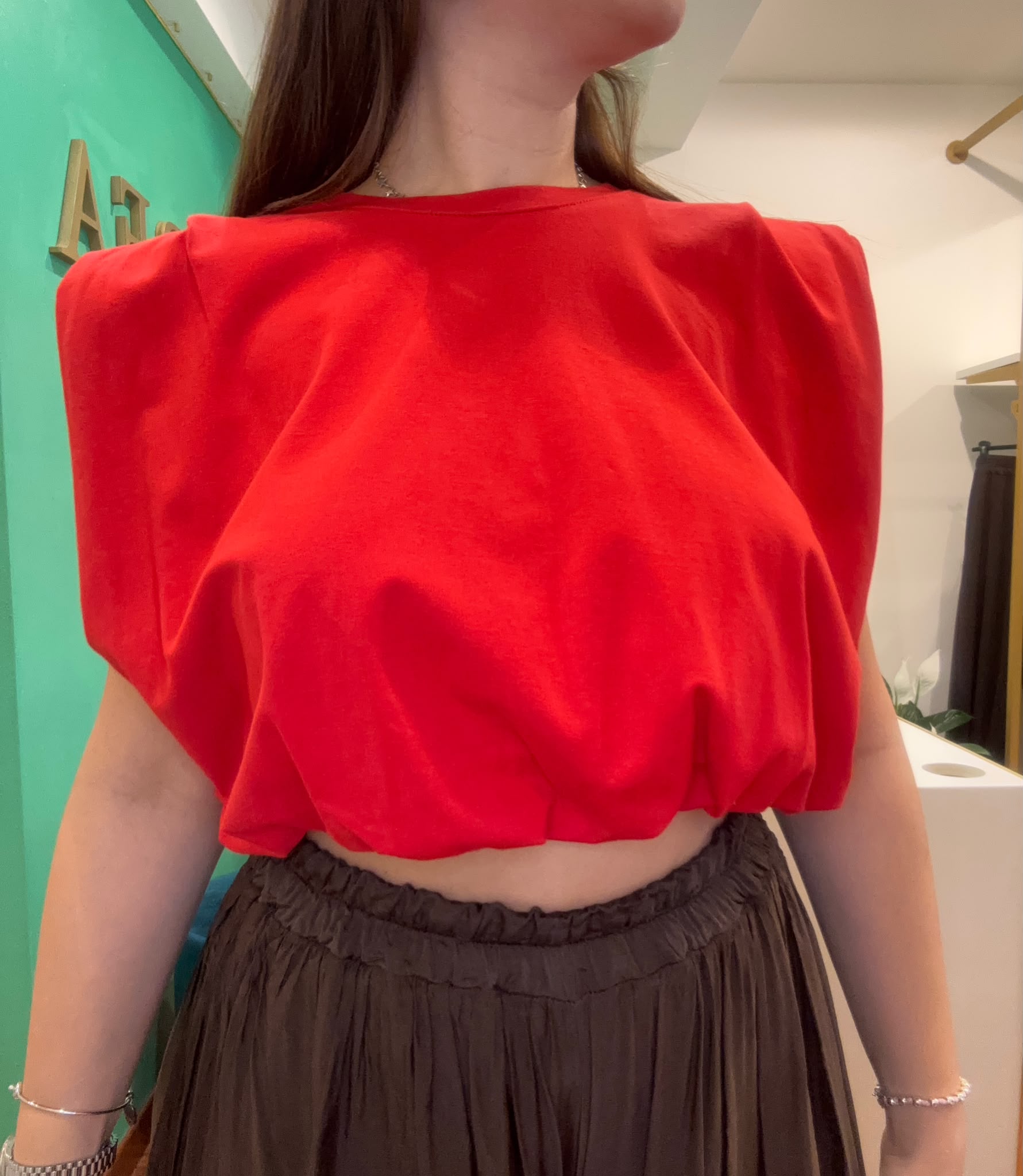 TOP CROP ROSSO CON SPALLINE STRUTTURATE